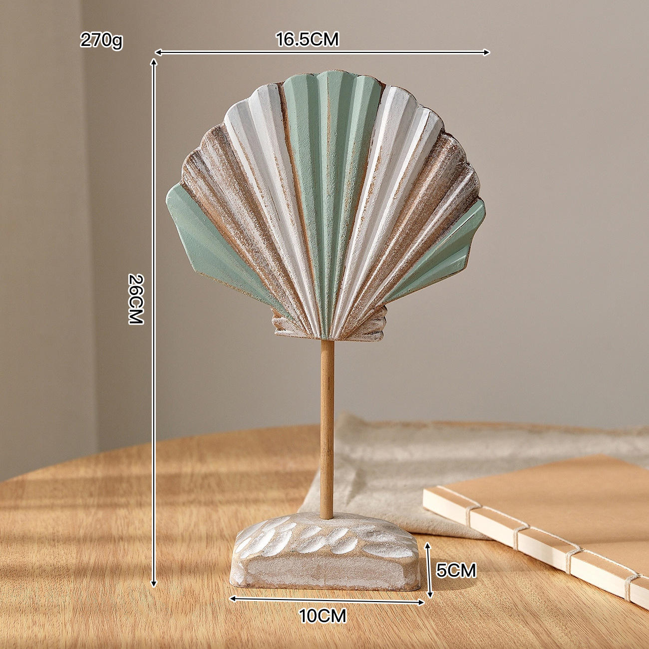 Adornos de concha verde claro.