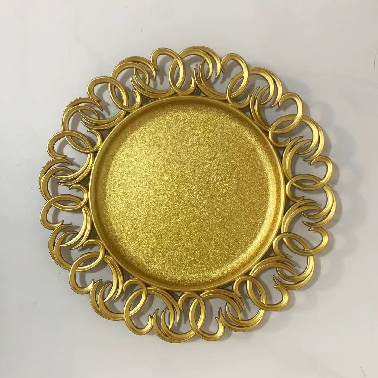 Peinture dorée en aérosol, application unilatérale.