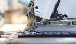 QS-5200DL-DR-B全自動高速セキュリティバーミシン5糸左手オーバーロックミシン - Product Image 3