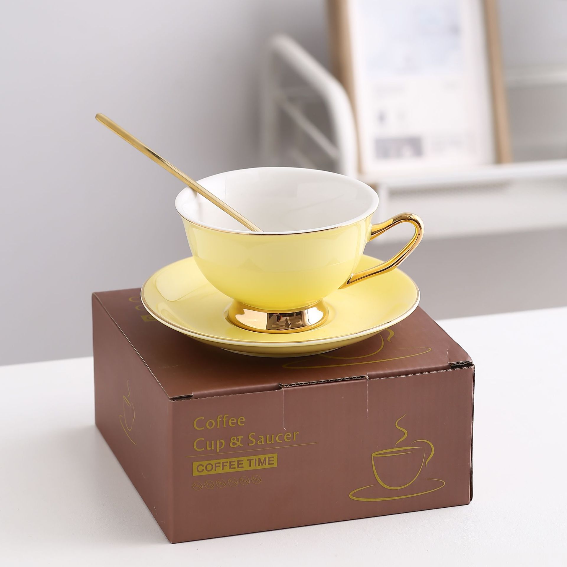 Borde de oro amarillo