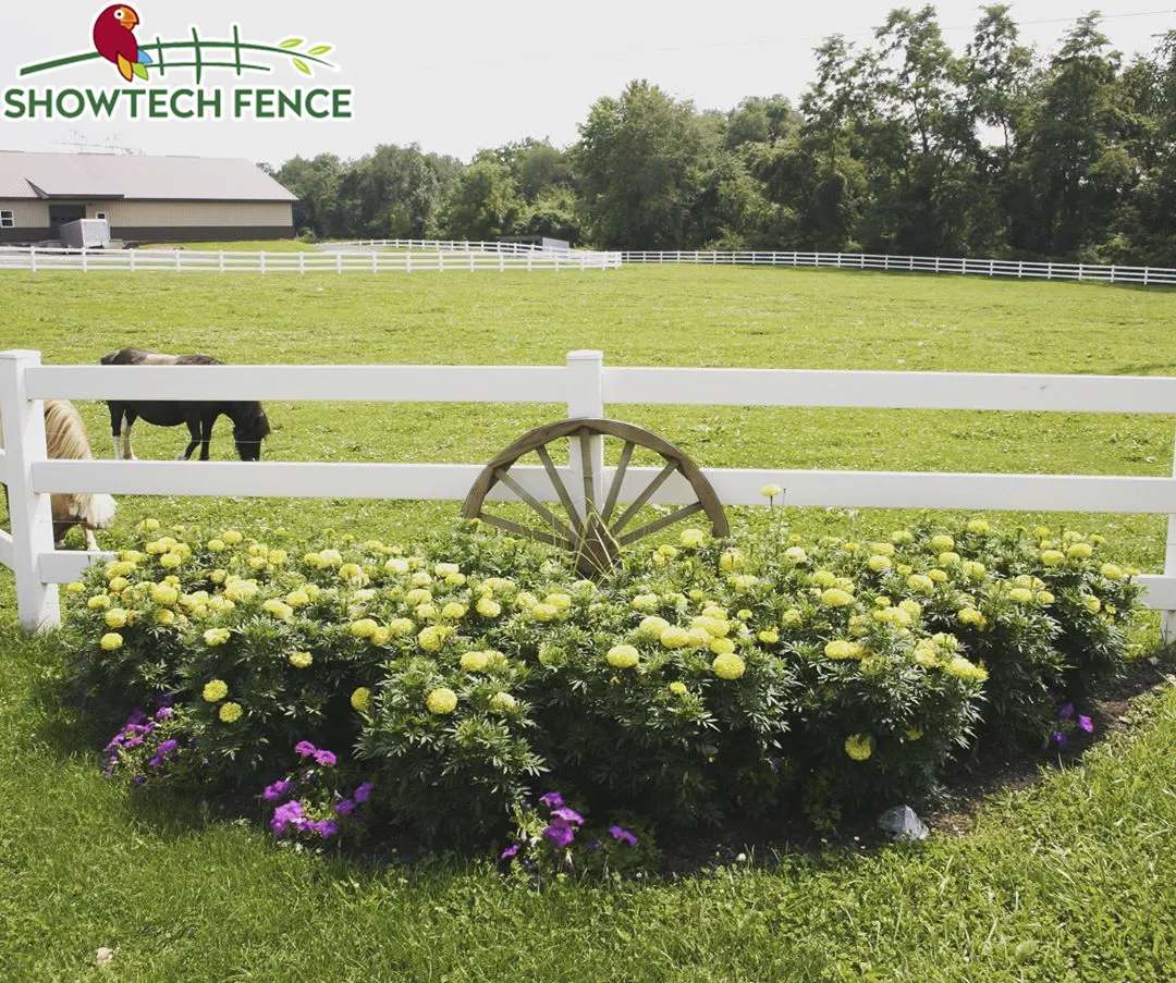 Pannelli di recinzione del Paddock del cavallo per la fattoria ippodromo campo di equitazione Arena animale, alta qualità a buon mercato PVC vinile plastica 3 Ranch Rail