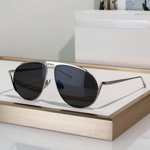 Catalogue de luxe femmes lunettes de soleil de créateur lunettes de soleil pilote surdimensionnées UV400 monture en métal lunettes de soleil hommes lunettes de mode - Product Image 4