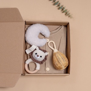 Yeni doğan bebek lüks hediye seti yeni doğan bebek duş hediye seti bebek diş kaşıyıcı çıngıraklı oyuncak banyo fırçası muslin battaniye kutu hediye setleri - Product Image 6