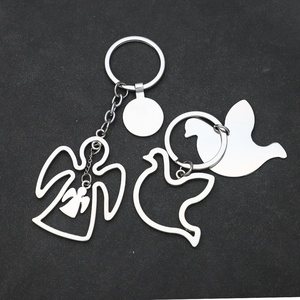 Venta al por mayor 3D simple encantador creativo personaje de dibujos animados personalizado personalización metal plateado llavero para amigo - Product Image 3