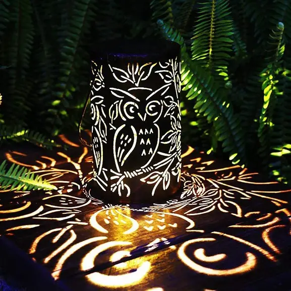 Sombra especial Luces solares de metal negro Decoración de jardín Linternas LED Animal ahuecado Pájaro Linternas solares Luz