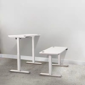 コンピューターデスクフレーム付きの電気リフティングテーブルの高さ調節可能なホームオフィスデスクに立つために座っている - Product Image 5
