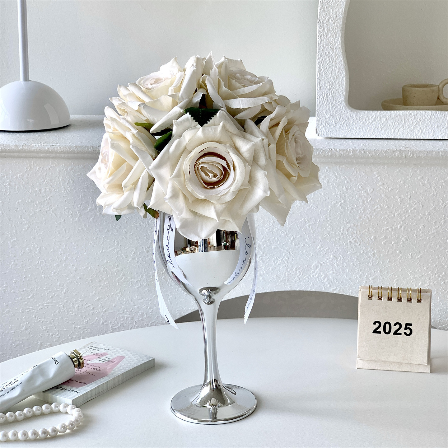 Gobelet en argent 5 fleurs blanc ivoire