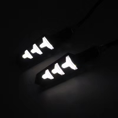 Luz de señal de giro de espina de pescado blanco que fluye