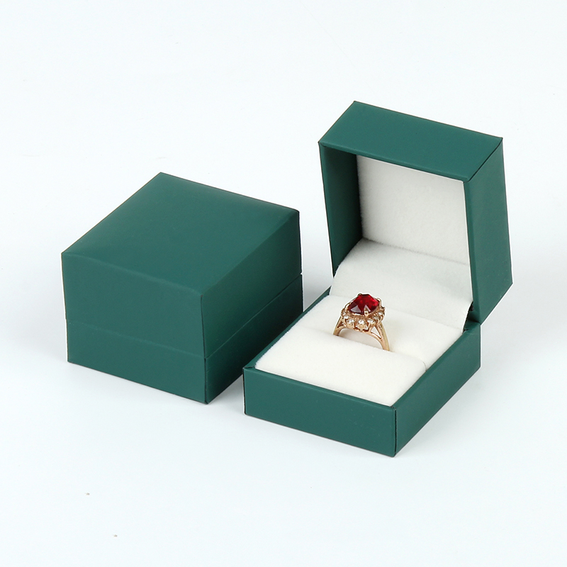 Caja de anillo verde