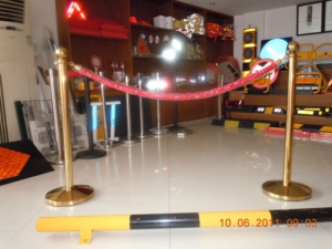 Giá rẻ Nhựa đám đông kiểm soát hàng rào nước đầy có thể thu vào vành đai nhựa stanchion cực an toàn có thể thu vào cô lập vành đai - Product Image 4