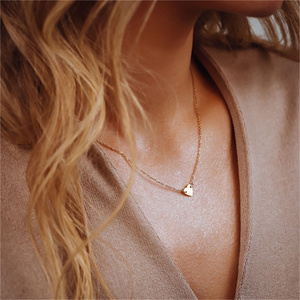 Collarbone zincir kadın aşk kolye altın kaplama paslanmaz çelik gerdanlık kolye toptan kişiselleştirilmiş özel desen olabilir