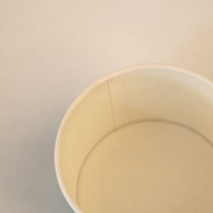 Tek kullanımlık kağıt kase 500ml 750ml <span class=keywords><strong>900ml</strong></span> su geçirmez erişte Kraft salata kaseleri kapaklı yuvarlak özel Logo