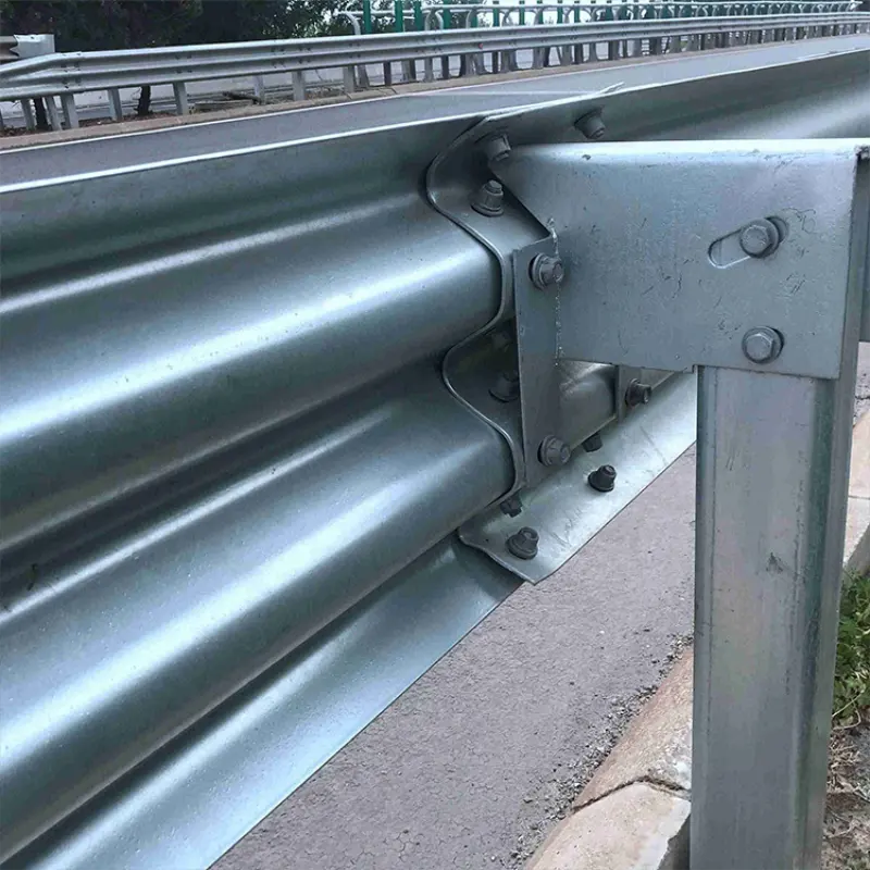 Guarda-corpo de barreira de tráfego por atacado de fábrica, preço por metro, guarda-corpo usado para venda, guarda-corpos rodoviários galvanizados com viga W