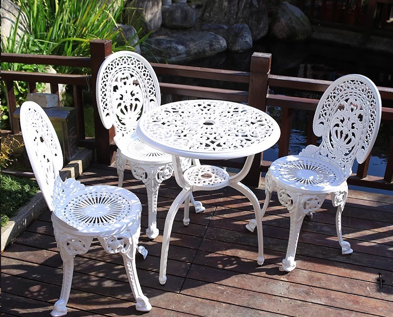 Couronne trois chaises couronne 60 table ronde-blanc