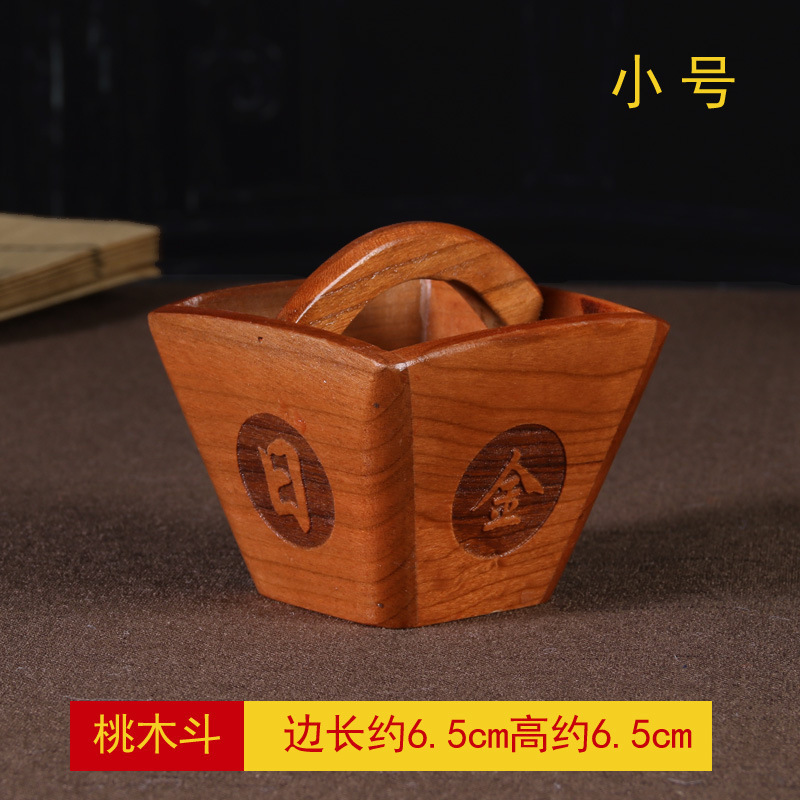 Small peach wood cup, approximately 7*6cm