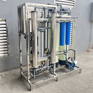 ציוד טיפול במים אוסמוסמוזה הפוכה תעשייתי לטיפול במים ליעילות גבוהה בחדר הדוד ברזל