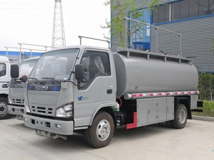Isuzu NKR için sıcak satış 4x2 4x4 sürücü tipi tek kabin yeni dizel yakıt yağ tankı taşıma için <span class=keywords><strong>Euro</strong></span> 4 sol hafif kamyon segmenti