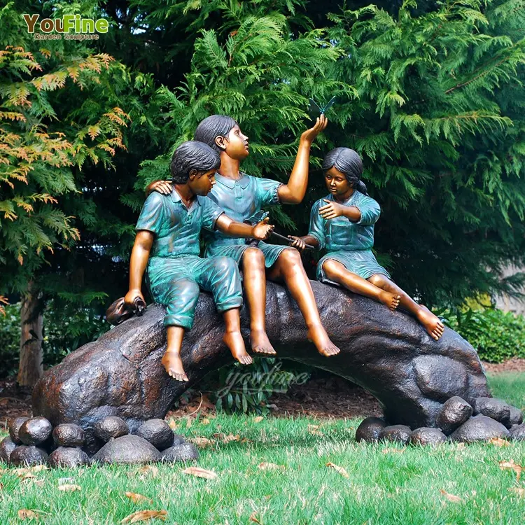 Lebensgroße mentale Skulptur Bronze im Garten Kinder spielen Statuen für den Außenbereich