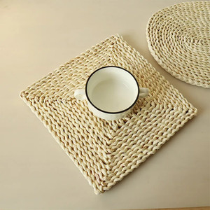 Homeplus 2025新到广场玉米皮编织圆垫手工天然稻草桌垫耐热餐垫 - Product Image 3
