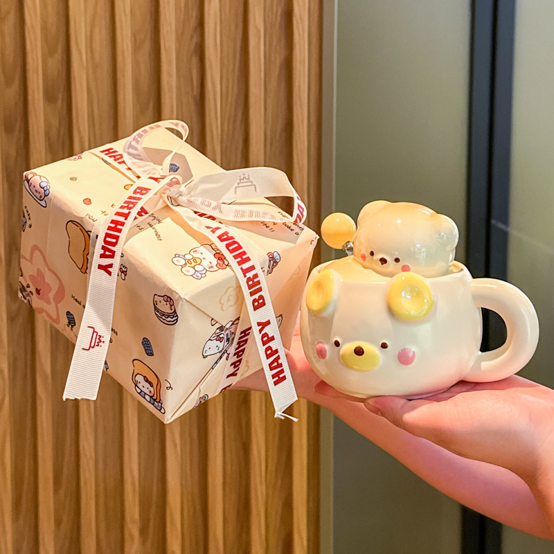 Stereo probe bear-yellow-cup cover ball spoon gift pack