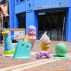 Dev renkli erimiş dondurma koni sahne için fiberglas reçine heykel buz Lolly heykelleri şeker mağaza dekorasyon