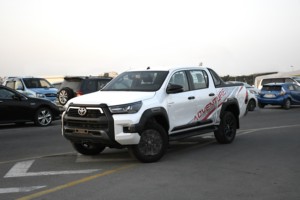 Maintaine二手丰田Hilux冒险<span class=keywords><strong>2025</strong></span>车型4.0l V6汽油黑色良好维护准备就绪