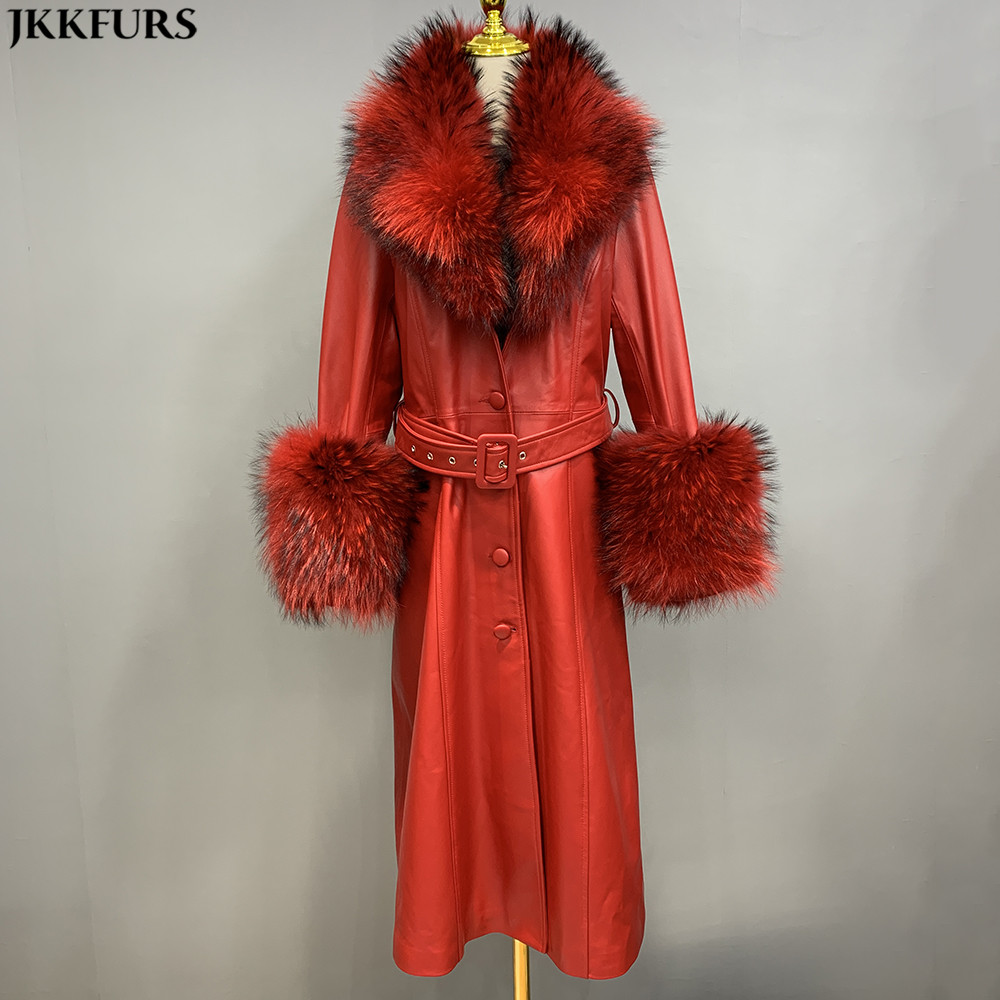 Rouge avec fourrure de raton laveur rouge