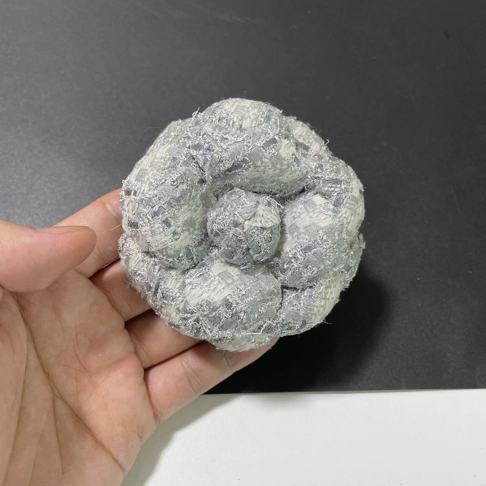 High-End Nibu Shaped Camellia Brooch 6.8cm Diameter Corsage Ornament Small Fragrant Flower Design Coarse Lace for Garment Use