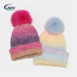 Женская трикотажная шапка из меха лисы - Product Image 3
