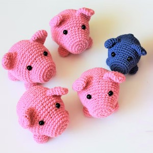 热卖易Amigurumi钩针猪玩具100% 手工小钩针仔猪定制针织粉色猪玩具婴儿礼品