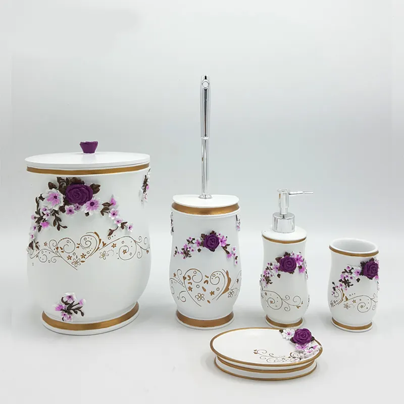 Set di accessori per il bagno con decorazioni floreali in ceramica in stile turco viola