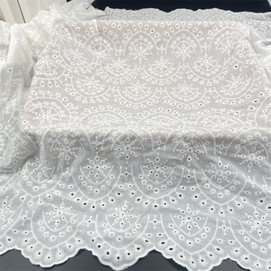 Atacado Fábrica Plain <span class=keywords><strong>White</strong></span> New Cotton Ilhó Swiss Voile Bordado Francês Tecido De Renda De Algodão para Vestir