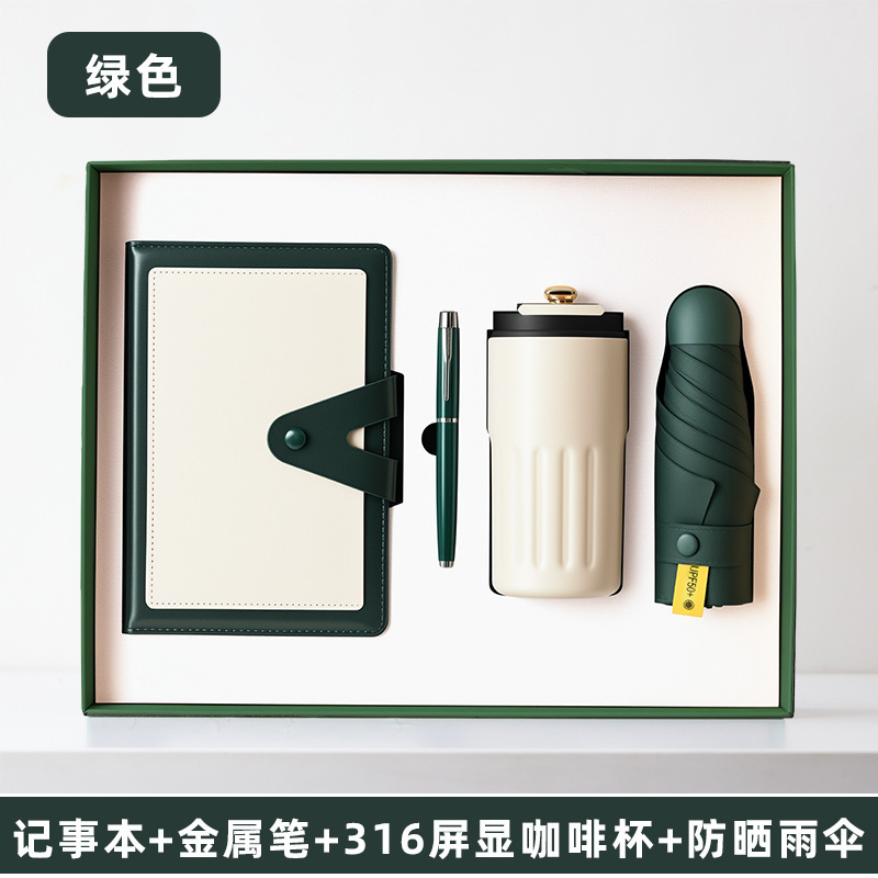 Conjunto verde de cuatro piezas.