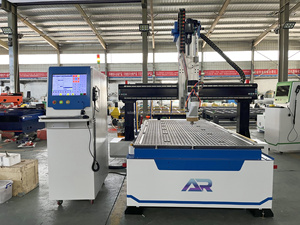 Máquina de diseño de madera de 4 ejes Router Alemania Tecnología 3D Cnc Tallado AR1325 Atc CNC Router con husillo giratorio