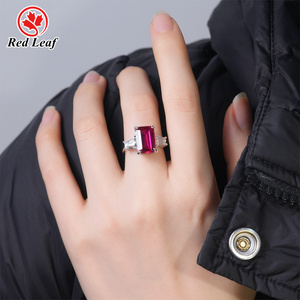 חן אדמדם 3ct אמרלד חתוך גדילת טבעות יהלומים מויסאניט 925 טבעת אירוסין אודם אדומה כסף סטרלינג לנשים