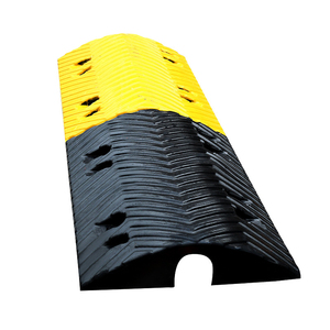 Balıksırtı bir kanal kauçuk kablo koruyucu apronu - Product Image 4