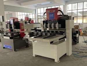Máquina cortadora de carpintería con maquinaria CNC de husillos múltiples con dispositivos rotativos y enrutador CNC de 4 husillos - Product Image 4