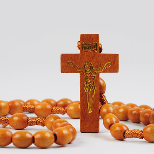 Collane incrociate in legno di perline in più stili. Disponibile per la personalizzazione di massa per creare accessori religiosi esclusivi.