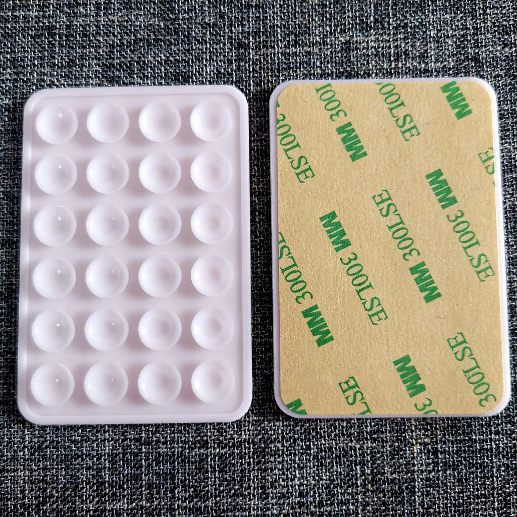 Light powder with adhesive-thickened 24 square suction cups