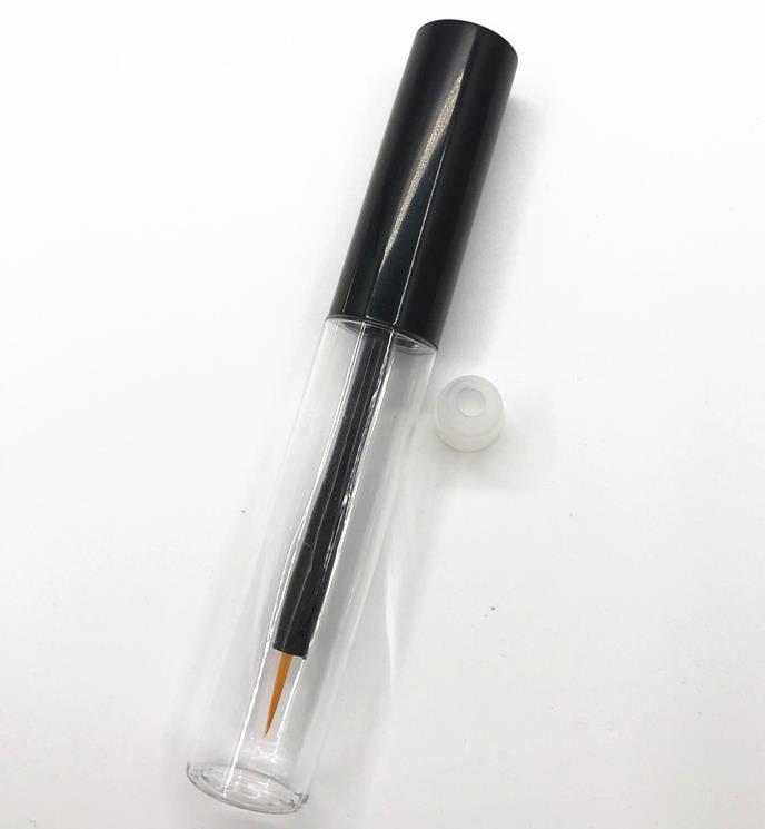 Tube Eyeliner avec dessus noir brillant