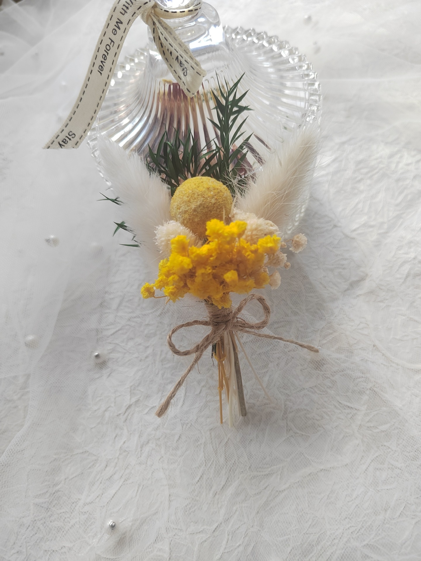 Golden ball-yellow gypsophila
