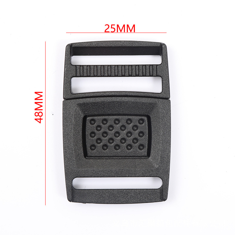Le diamètre intérieur de la boucle carrée est de 2,5 cm.