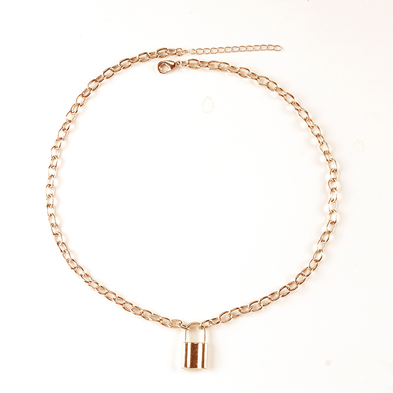 Collier simple avec cadenas doré