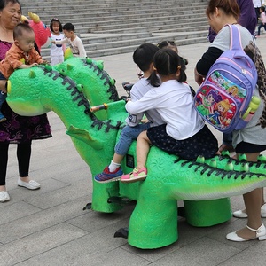 <span class=keywords><strong>2025</strong></span>畅销儿童骑动物恐龙踏板车带灯