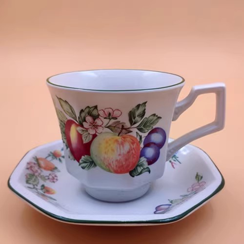 Tasse et soucoupe bleues B