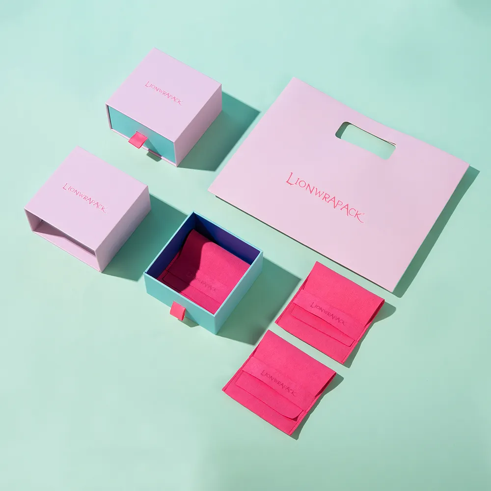 Boîte à bijoux de luxe à tiroir coulissant avec logo personnalisé ensemble de rangement unique boîte d'emballage de bijoux avec sac pochette