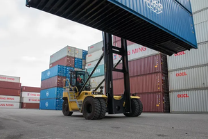 Original neuer <span class=keywords><strong>9</strong></span> Tonnen leerer <span class=keywords><strong>Container</strong></span> lader XCH907K Mobile <span class=keywords><strong>Container</strong></span> Reach Stapler kran mit EPA-Motor