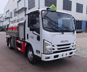 Satılık Isuzu küçük 4x 2 yakıt tankeri  5000L yağ dizel yakıtlı tarayıcı Tank kamyon