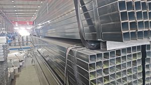 Cor Pintada Soldada Quadrado Tubo De Aço Retangular Seção Oca Preta <span class=keywords><strong>ERW</strong></span> Quadrado Tubo De Aço Pré-Galvanizado