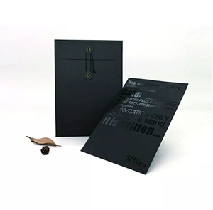 Черные конверты из крафтовой бумаги с УФ-логотипом на заказ - Product Image 1